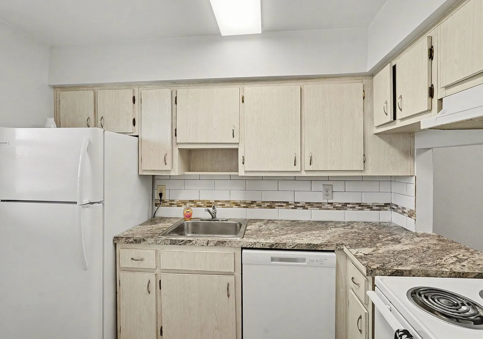 Oceania - 204 West Seminole Ave. — Photo 3