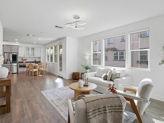 2nd image of 1549 Pratt Pl