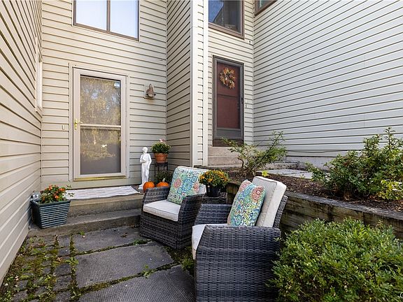 2nd image of 130 Lookout Cir