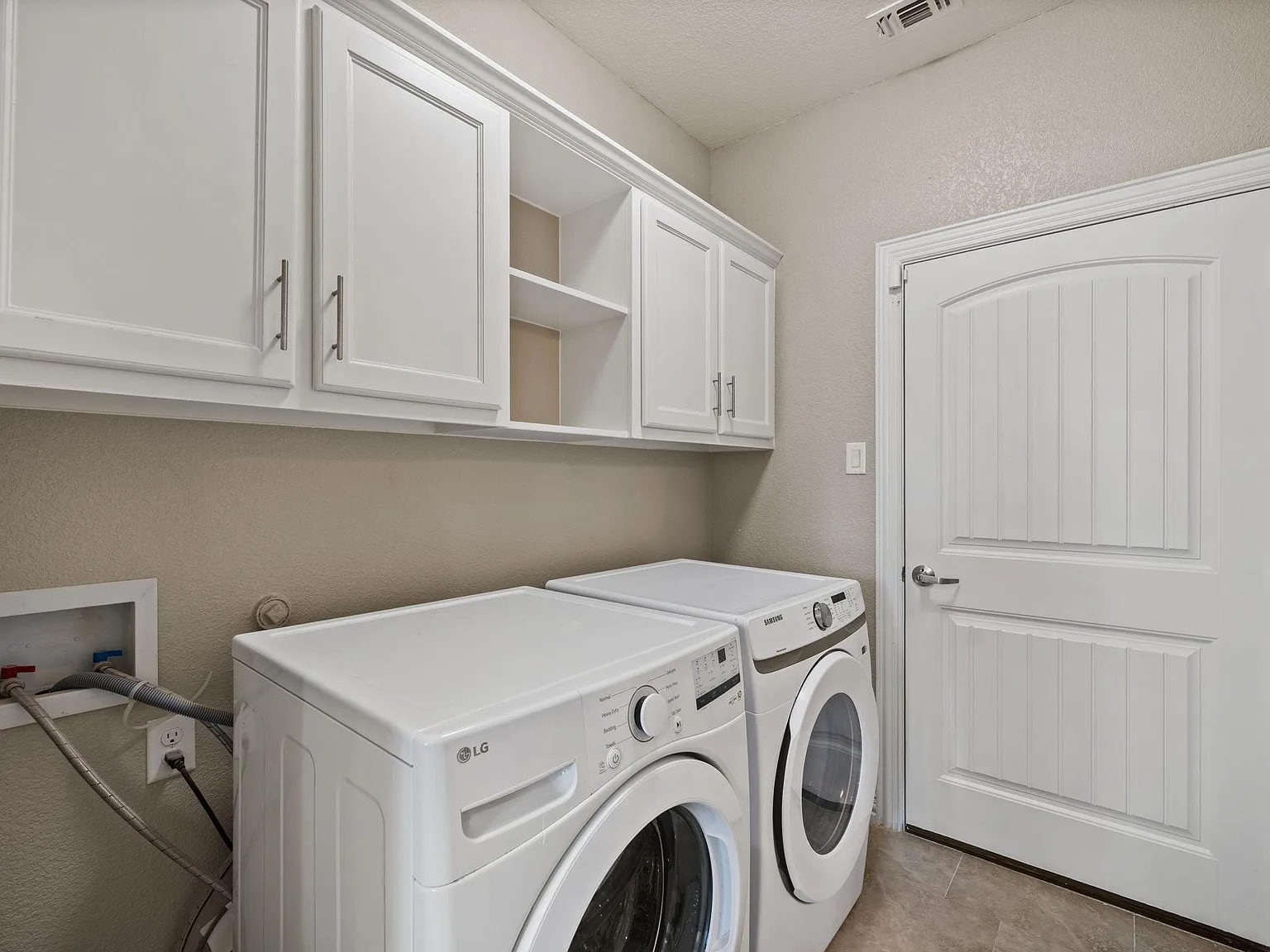 4 bed, 3.0 bath, 2094 sqft, $776 — Photo 4