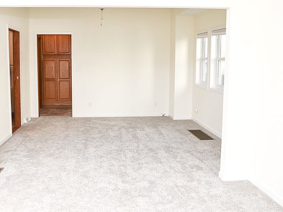 3rd image of 510 W 1st St