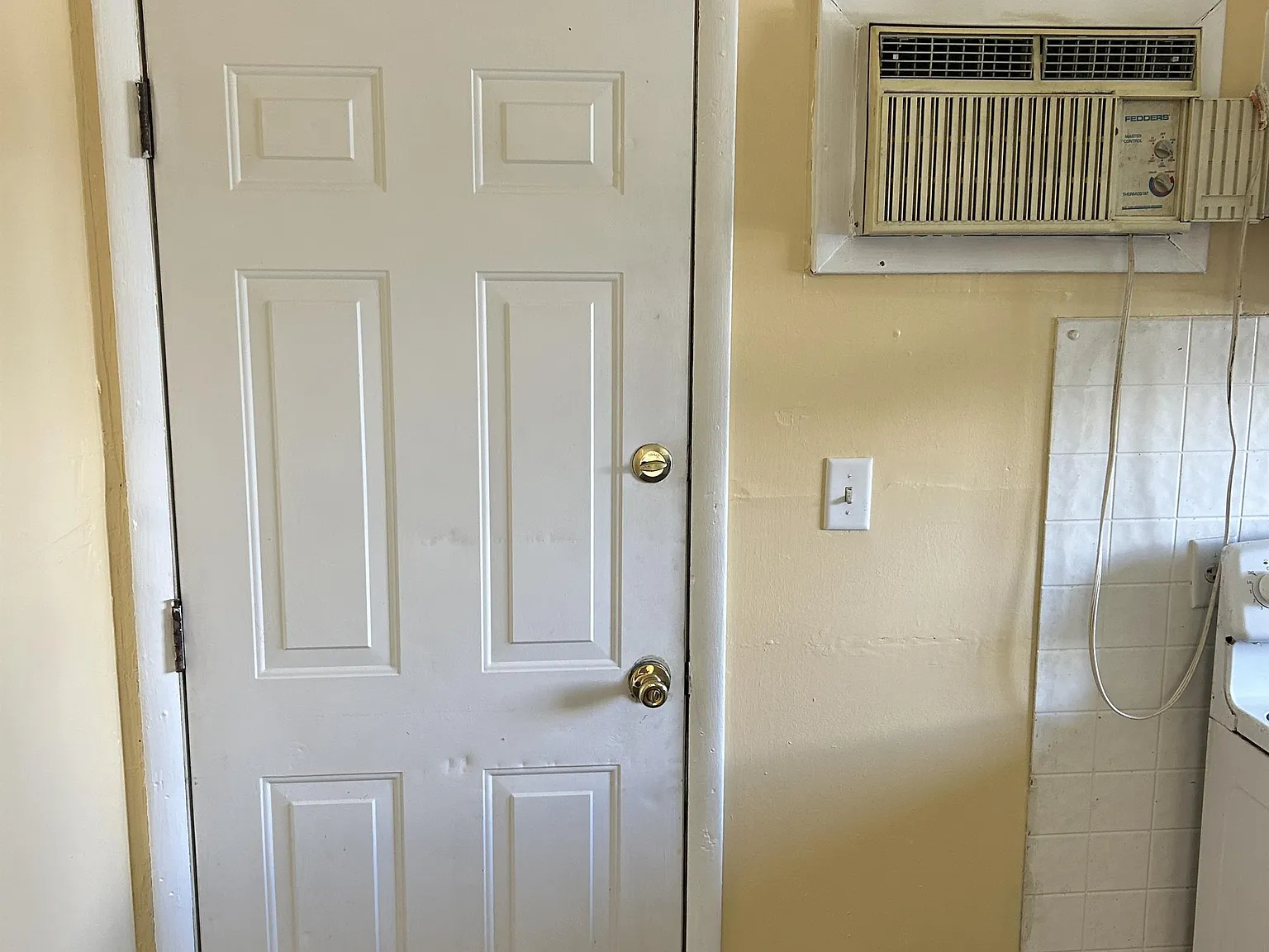 1003 Oak Street - B — Photo 3