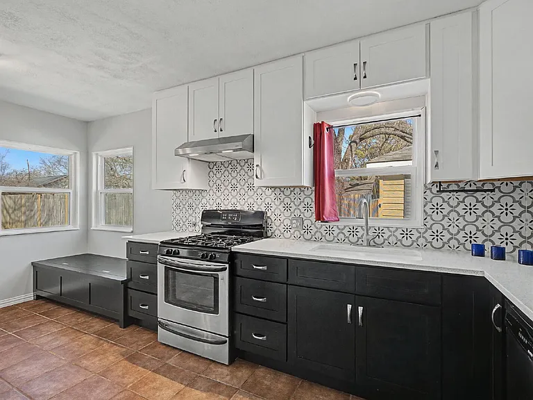 422 N Pecan St — Photo 7