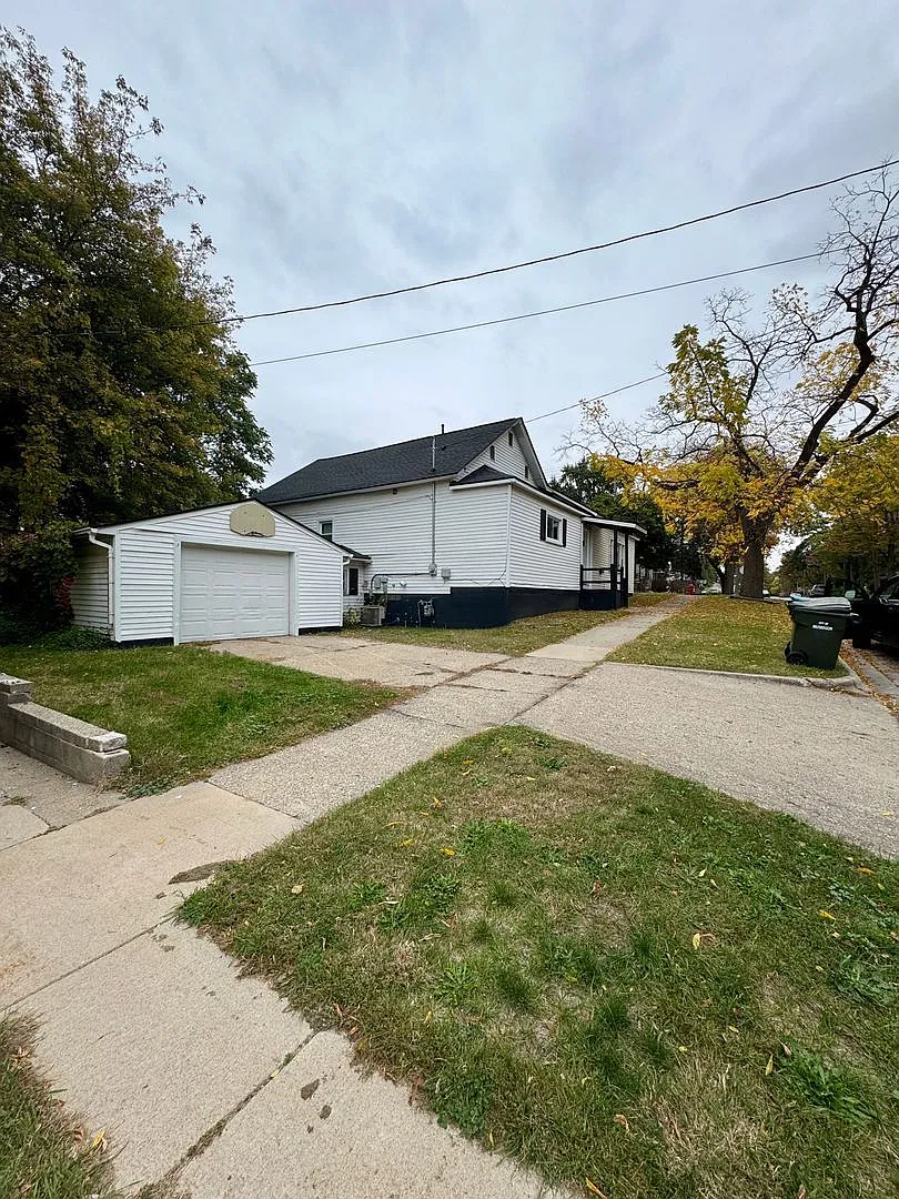 3 bed, 1.5 bath, 1970 sqft, $1,500 — Photo 3