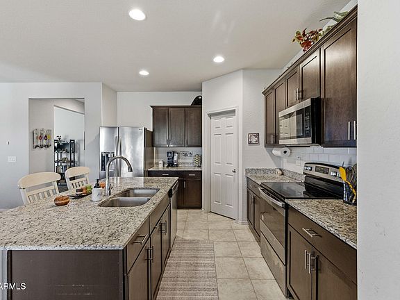 4th image of 43818 W ACACIA Avenue