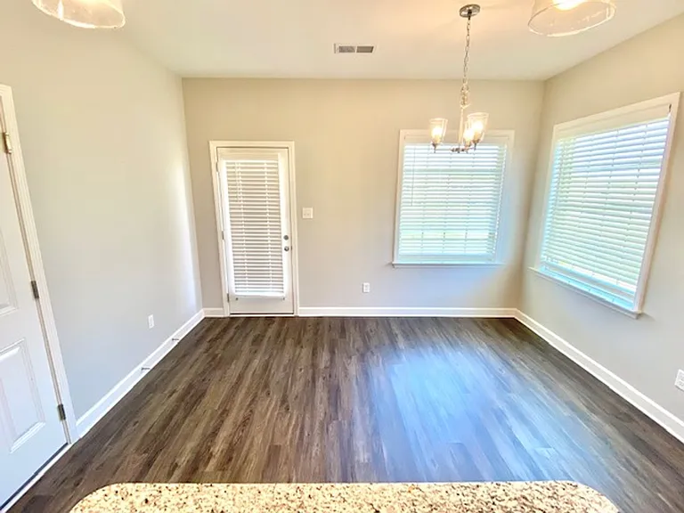 370 Azalea Dr — Photo 7