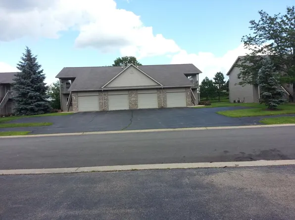 4902 Pine Meadow Pkwy, Loves Park, IL 61111