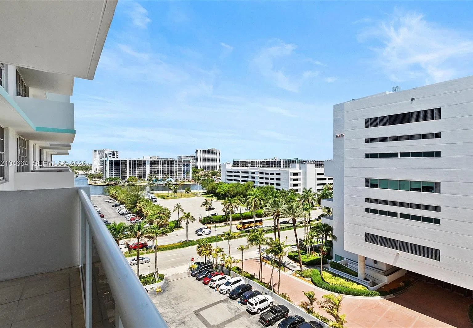 Sea Air Towers Condo — Photo 4