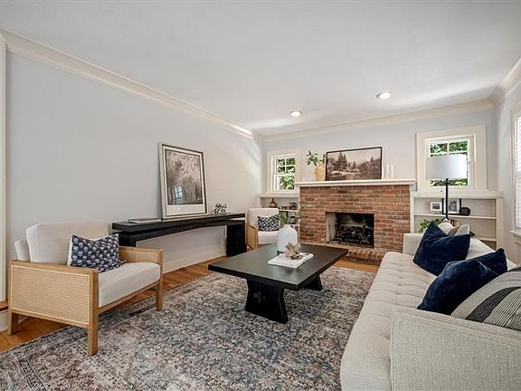 5th image of 428 W 58th Ter