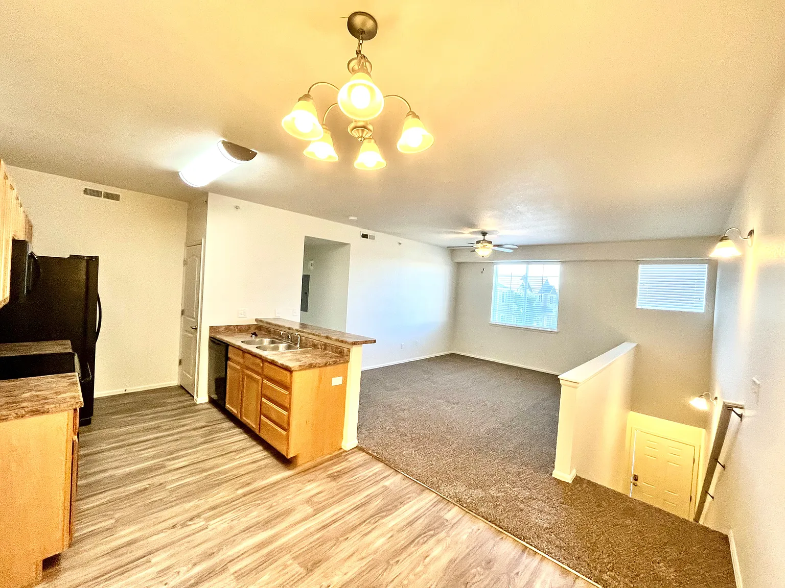 2 bed, 1060 sqft, $1,600 — Photo 3