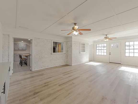 4th image of 310 Saint Bernard St