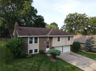 504 NW Manor Dr, Blue Springs, MO 64014