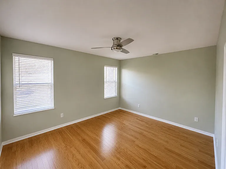 703 Charles Ct S — Photo 26