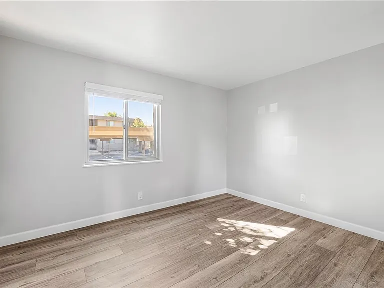 Plaza Apartments — Photo 12