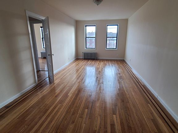 3rd image of 3614 165th St APT 5ES