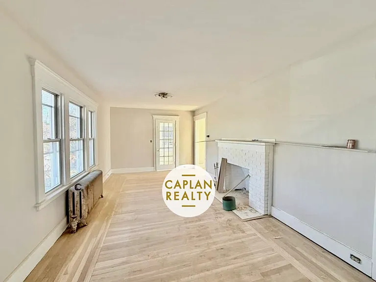 150 Crescent St — Photo 4
