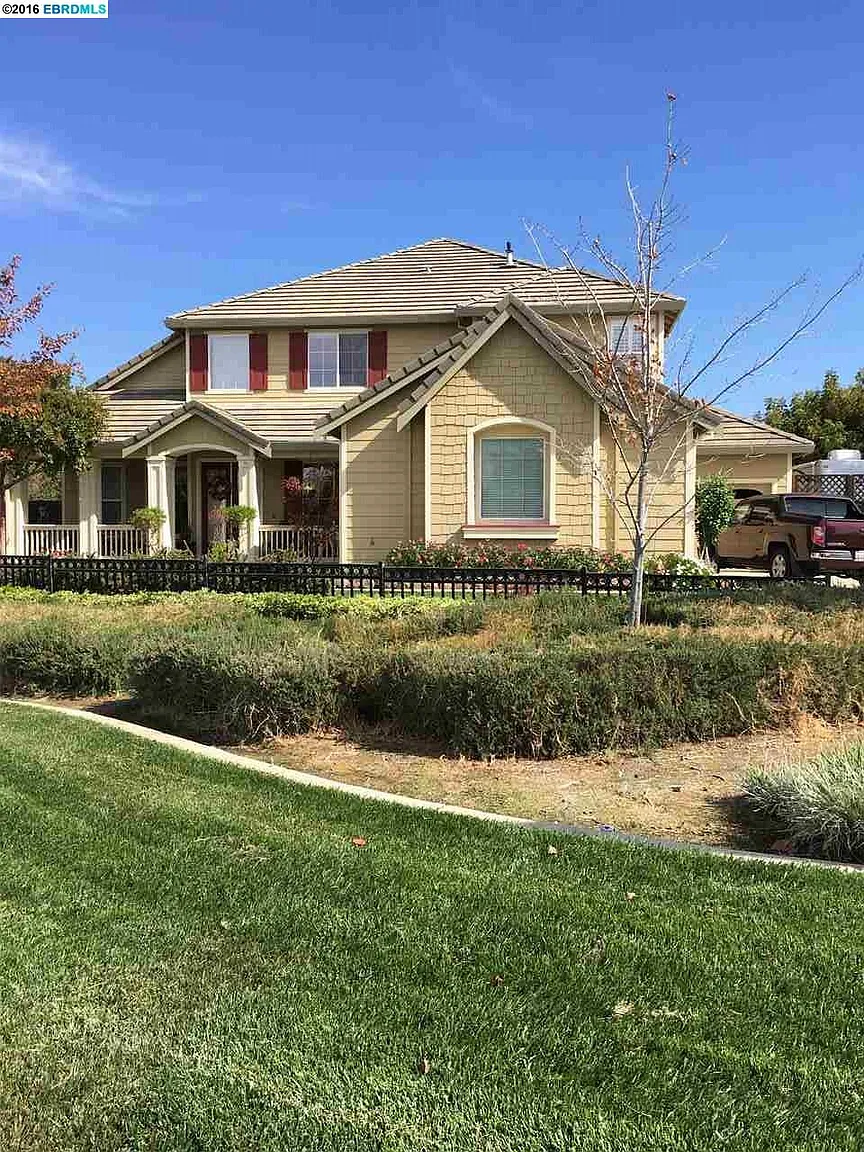 2880 Falcon Ct photo 1