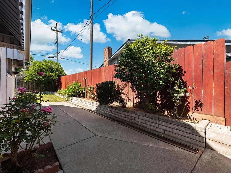 513 San Remo St — Photo 4