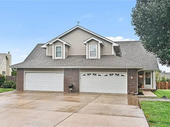 513 Cape Cod Ct, Smithville, MO 64089