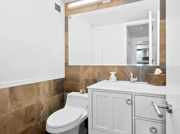 510 East 80th Street image 7 of 7