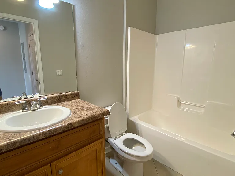 803 W Georgia St #1 — Photo 8