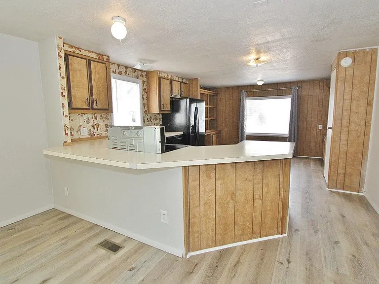 422 Elder Ave — Photo 10