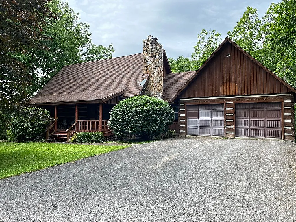 1204 Alexander Ln photo 1