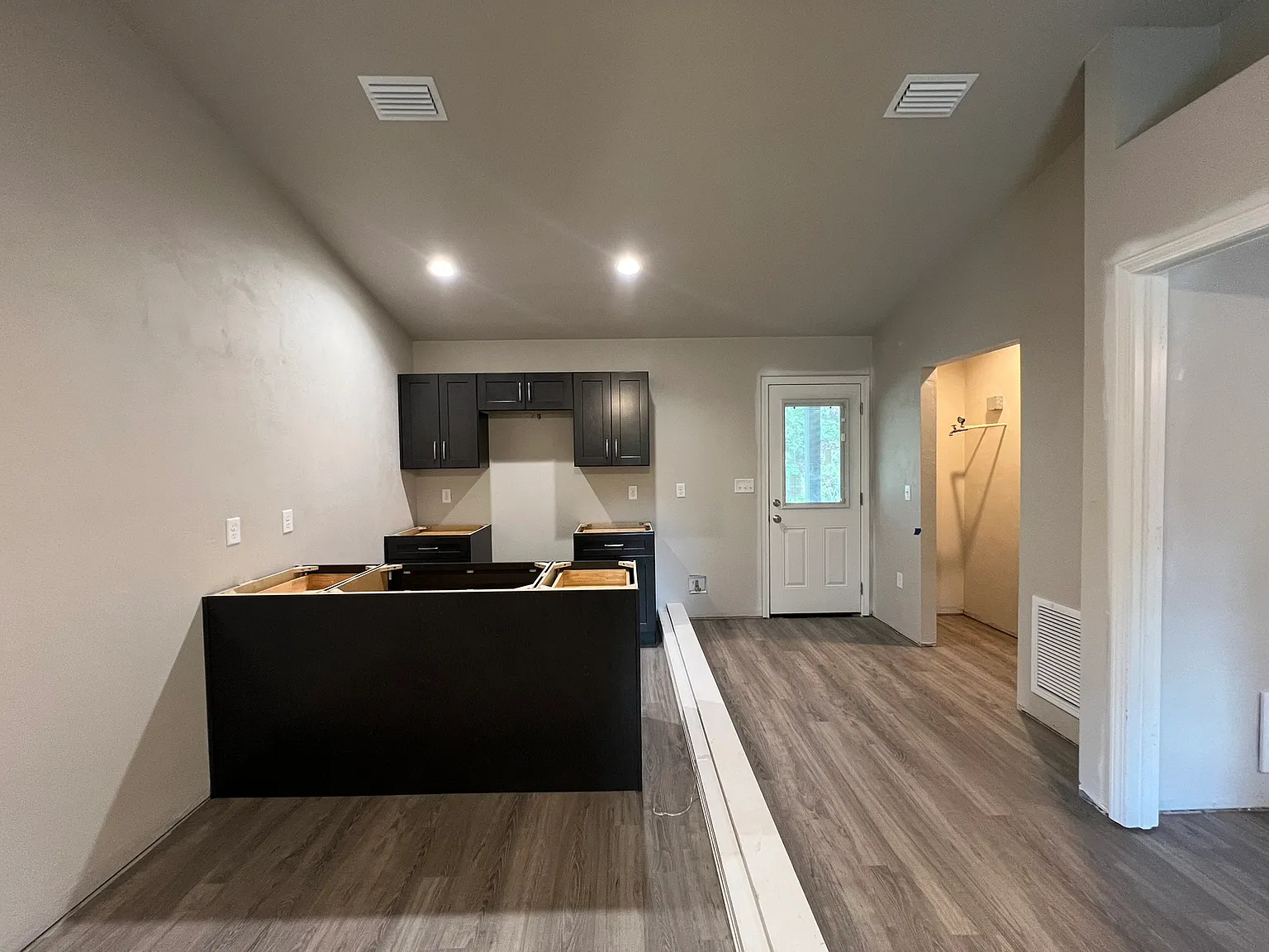 1 bed, 500 sqft, $1,200 — Photo 3