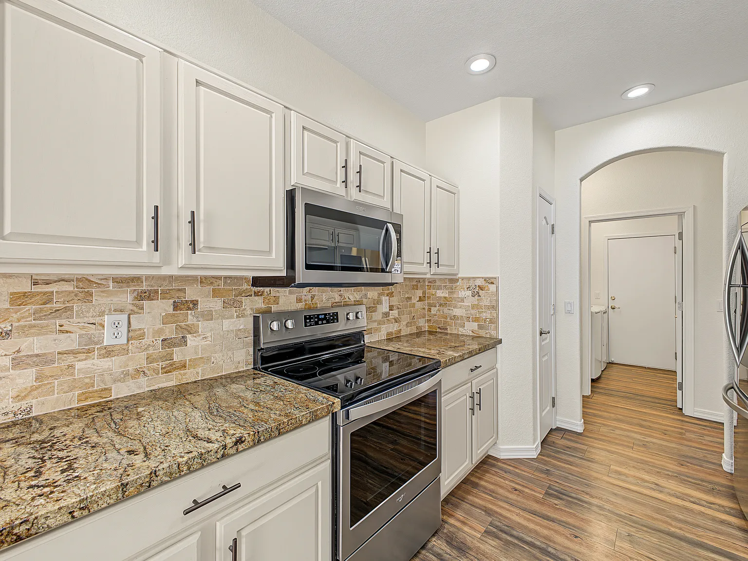 3 bed, 1812 sqft, $2,395 — Photo 2