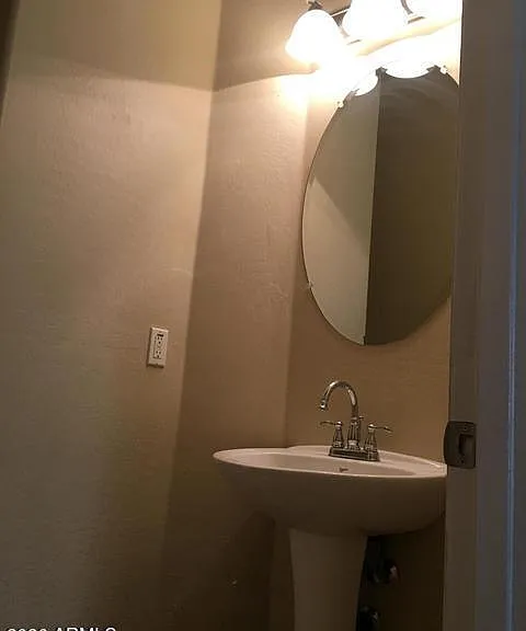2417 E Iris Dr — Photo 25