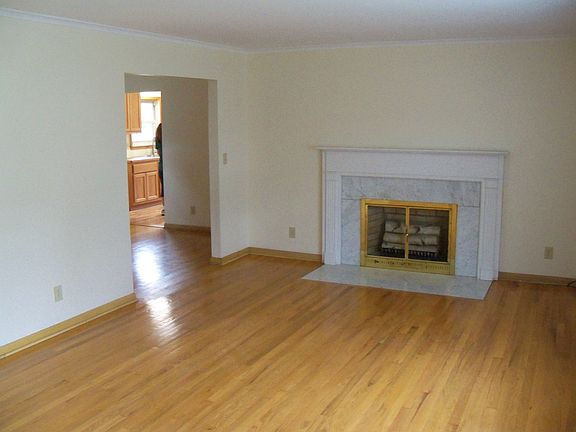 3rd image of 755 Beautyview Ct