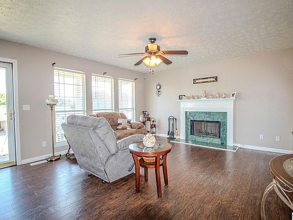 4th image of 157 Yellowstone Dr