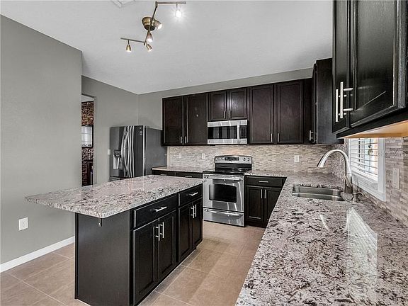 5th image of 763 Marian Ct