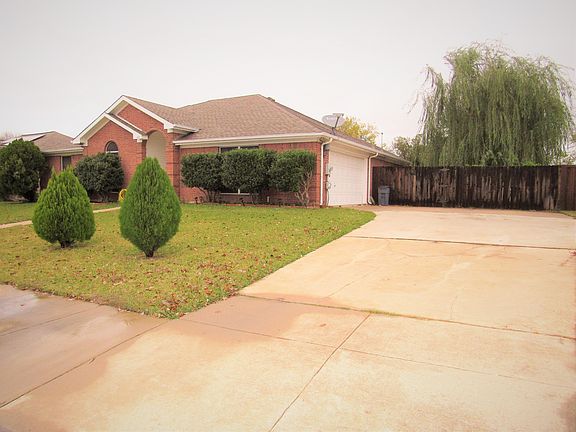 3rd image of 613 Whitetail Deer Ln