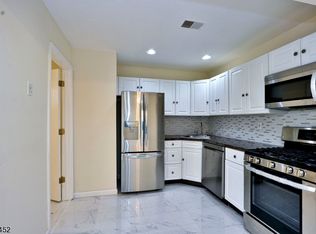 85 College Dr, Edison, NJ 08817