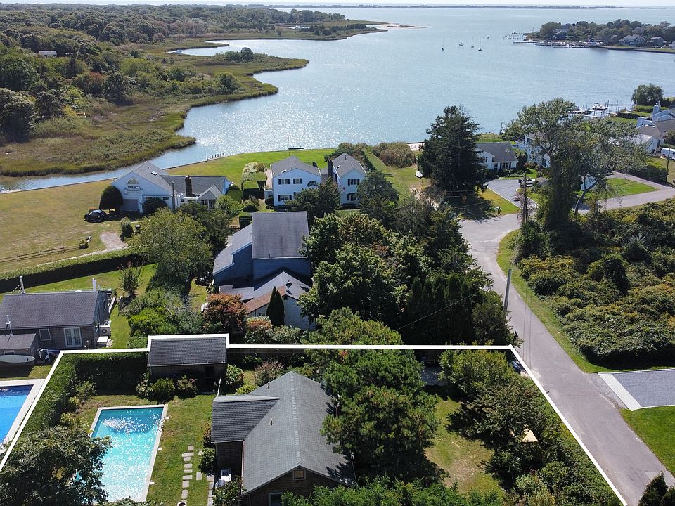 1st image of 8 Old Fort Ln