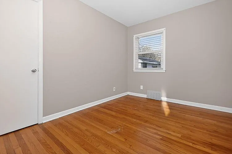 5353 N 56th St — Photo 14