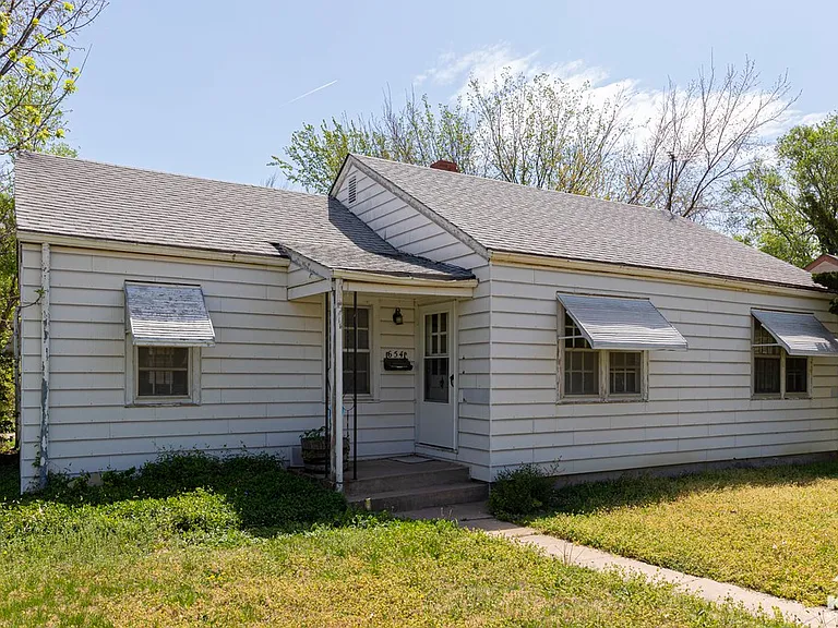 654 N Glendale St — Photo 1