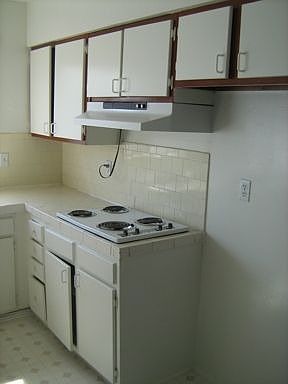 2nd image of 920 N Inglewood APT 10