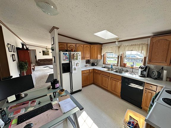 4th image of 734 Maplewood Ave