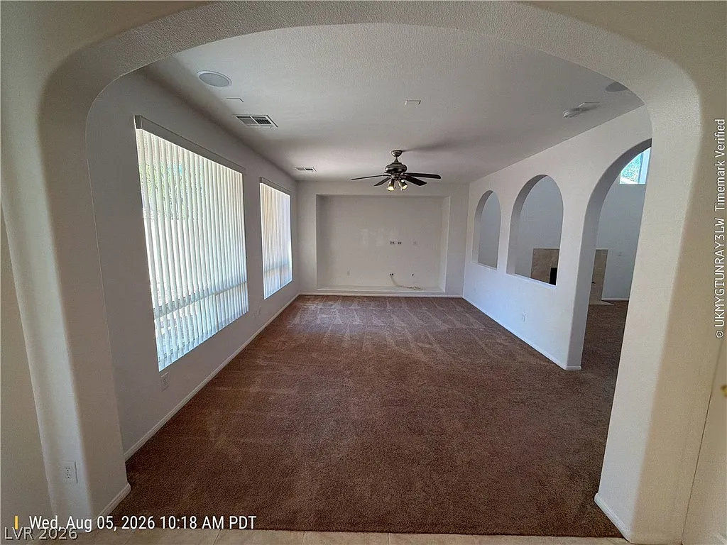 3 bed, 2.5 bath, 1819 sqft, $2,351 — Photo 4
