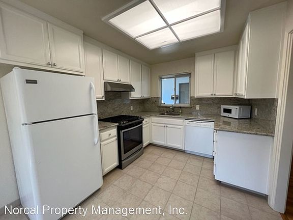 5th image of 2069 Barrett Ave