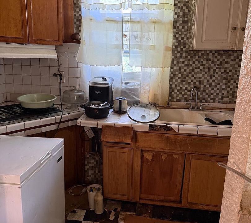 2nd image of 3403 W Rogers Ave