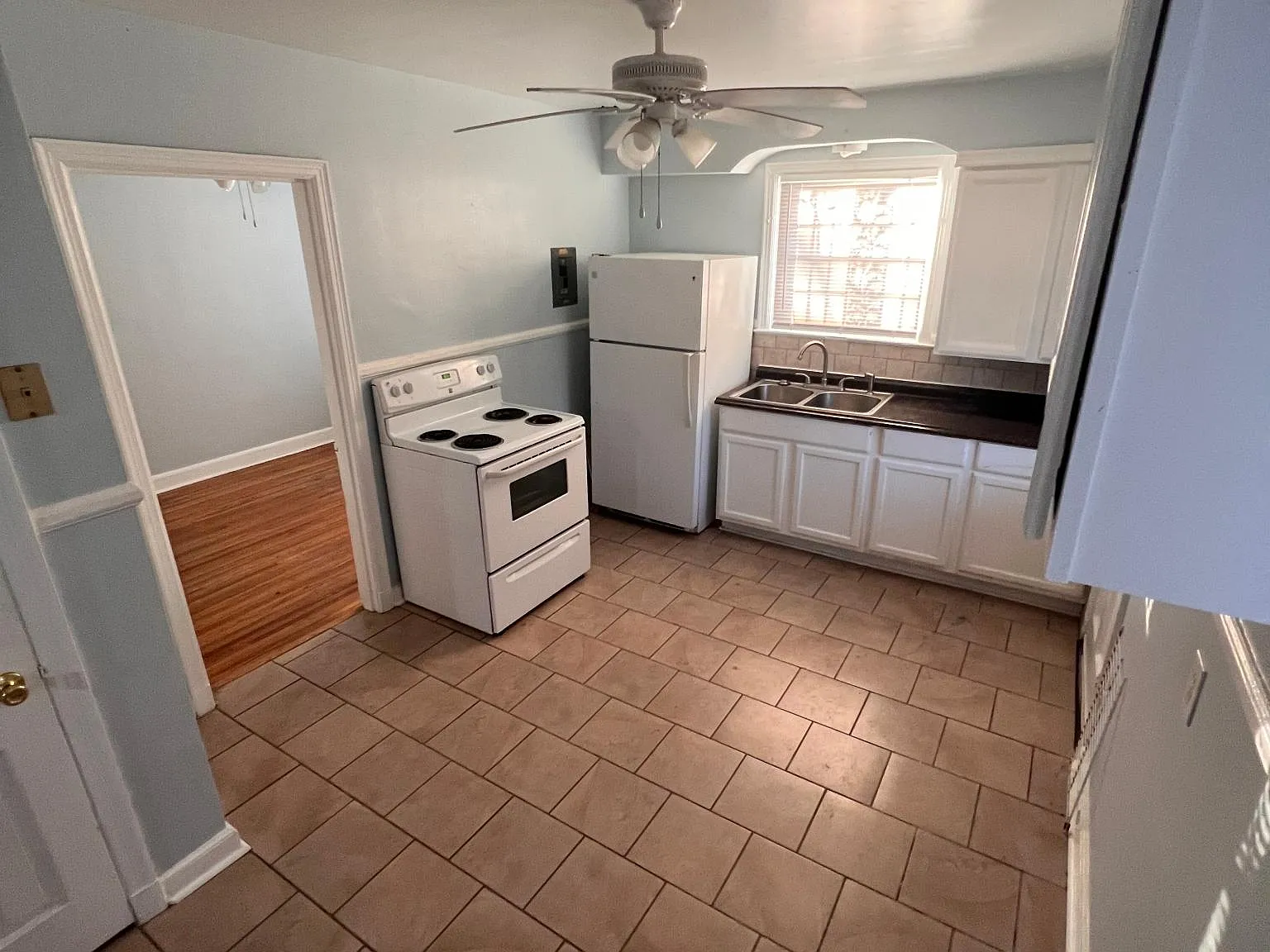 1089 N Belvedere Blvd — Photo 2