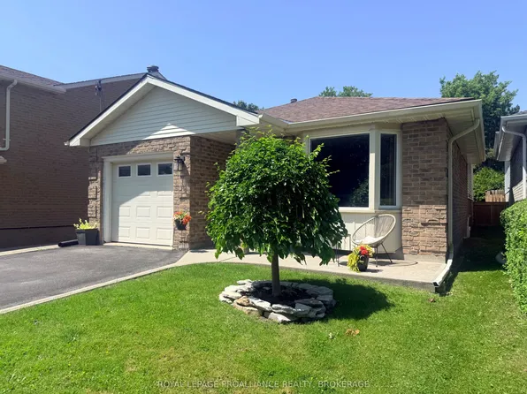16 Grenadier Dr, Kingston, ON K7K 6E8