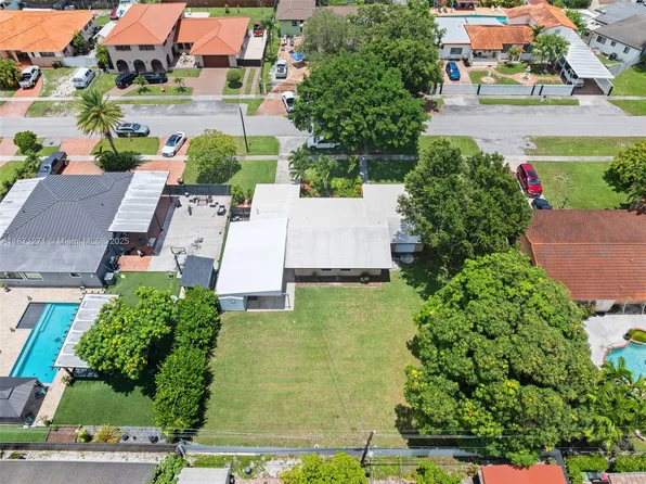 138 W 52nd St, Hialeah, FL 33012