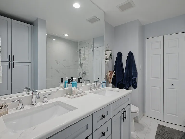 2718 N Southport Ave #A — Photo 15