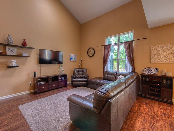 5th image of 5434 Victoria Pl