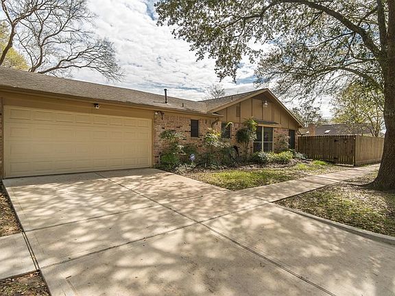 4th image of 16206 Havenhurst Dr