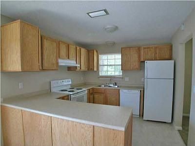 3rd image of 16 Lakeview Dr